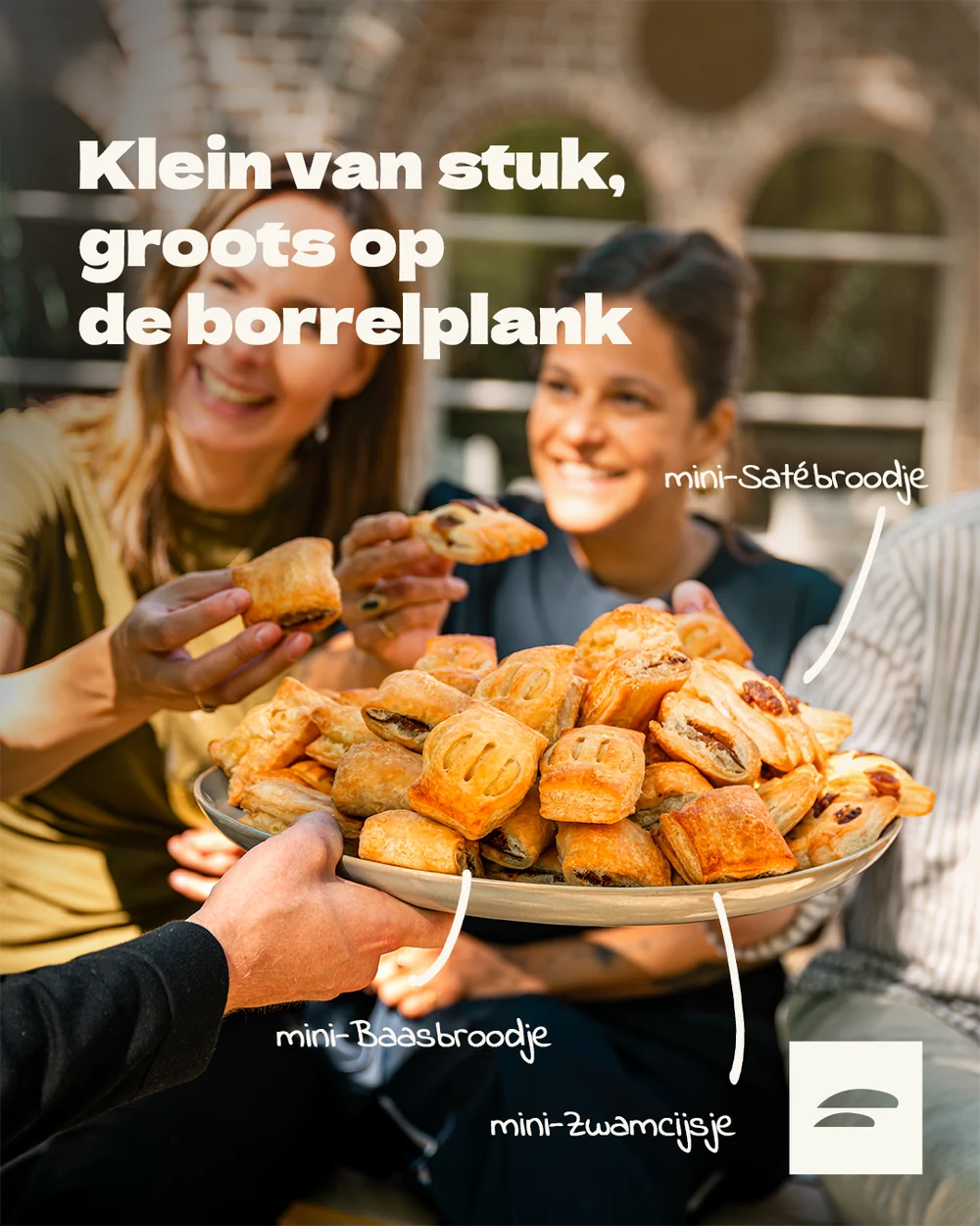 mini-Baasbroodje, mini-Zwamcijsje en mini-Satébroodje op een borrelplank